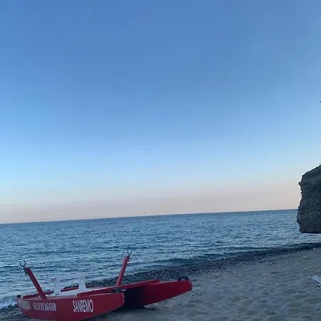 Trilocale Centro * アルマ・ディ・タッジャ