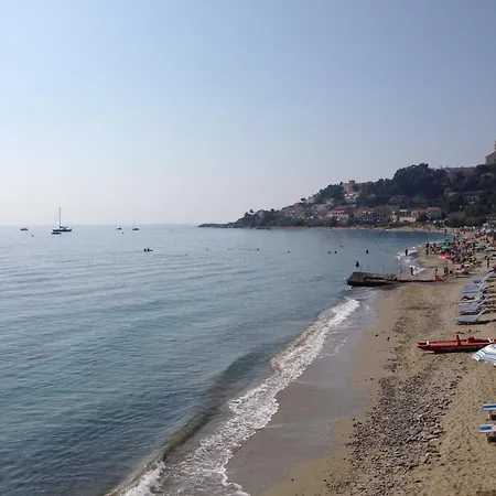 Trilocale Centro アルマ・ディ・タッジャ